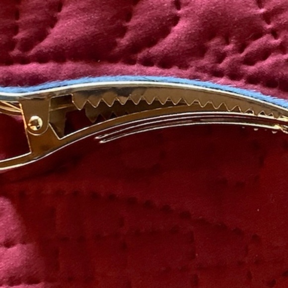 New Faux fur hair clip, blue , new silver, beautiful - Picture 2 of 5